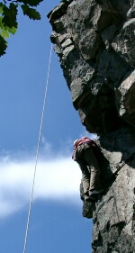 Matthias sichert beim Klettern